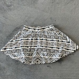 5T girls black & white “skort”